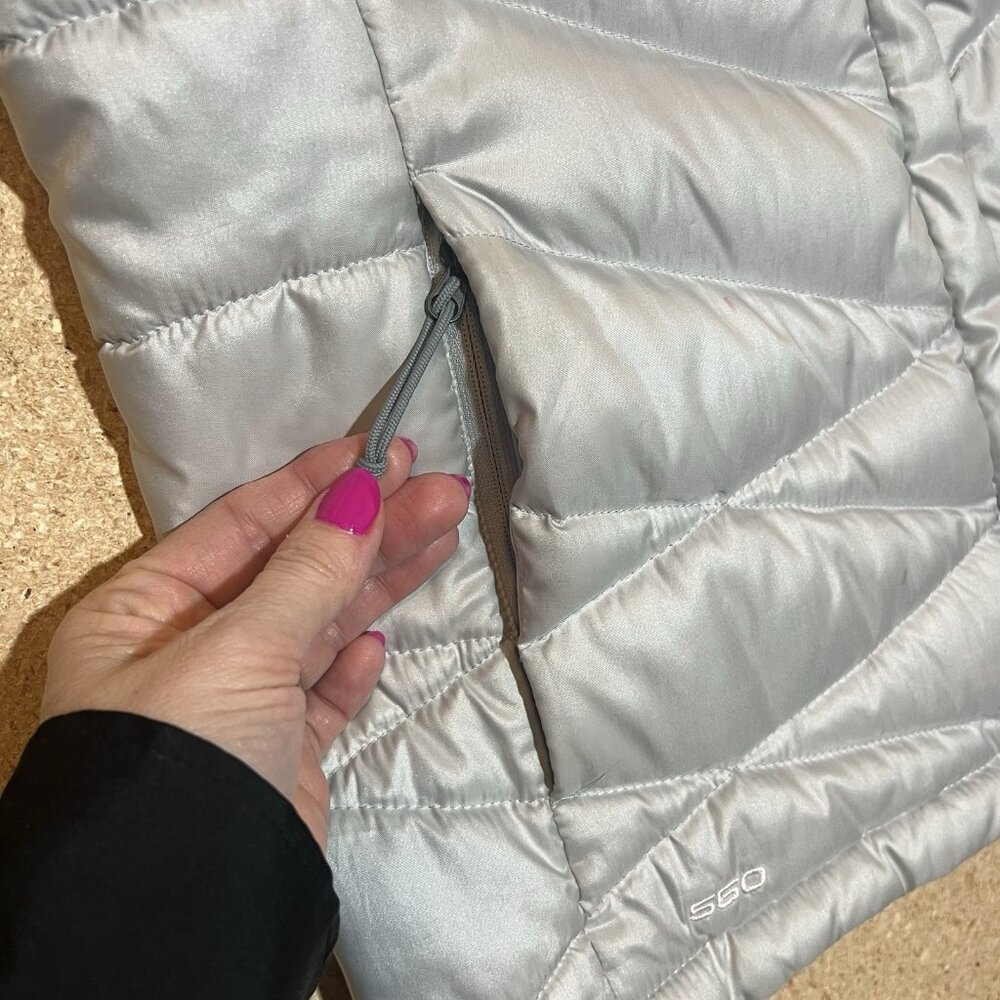 The North Face Vest Women’s Size S 550 Goose Down Puffer Gray Full Zip Aconcagua - Picture 9 of 14